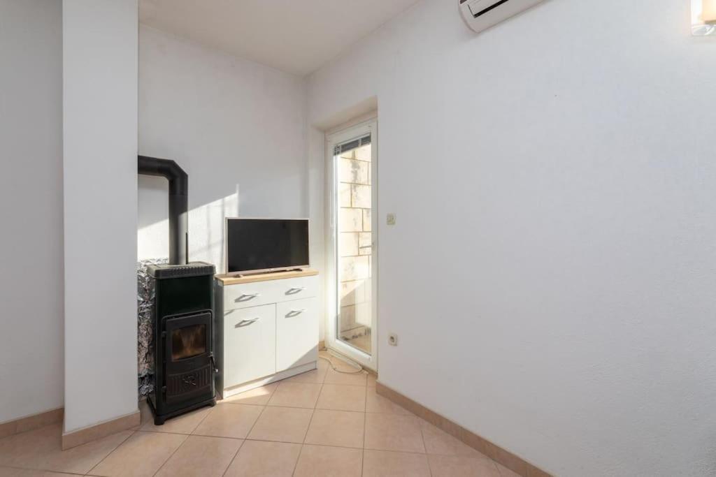 Bento Apartment - Best View On Town And Sea Pucisca Extérieur photo